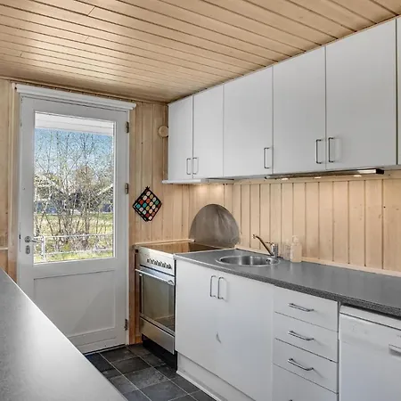 2 Bedroom Amazing In Prázdninový dům *