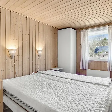 2 Bedroom Amazing In Prázdninový dům Vig